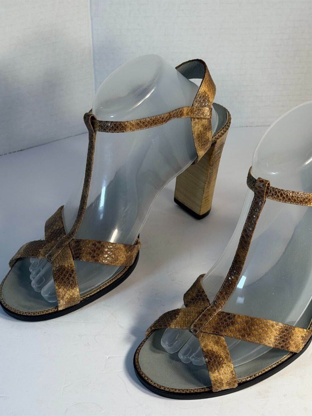 Gucci Sandals size 9B - Picture 13 of 16